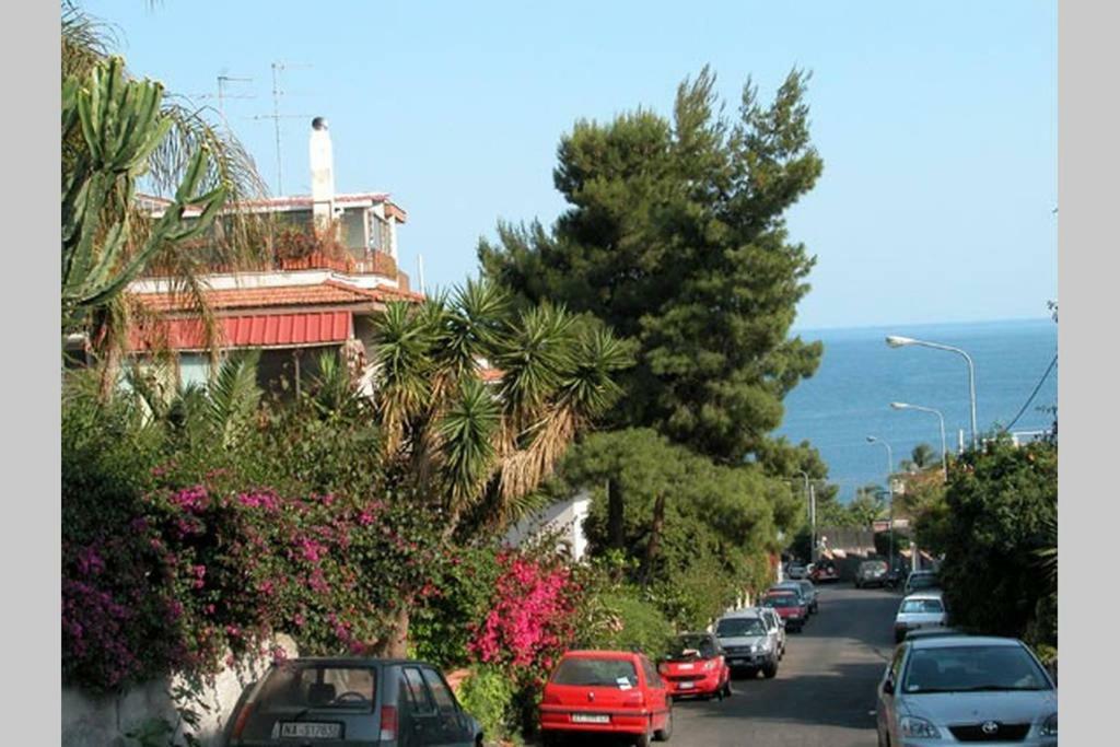 Nereo Design Apartment Aci Trezza Bagian luar foto